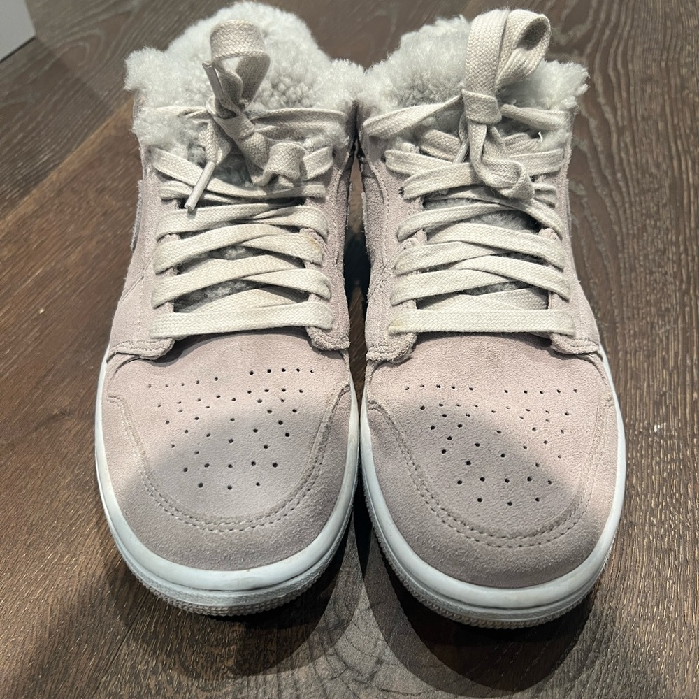 Nike Air Jordan 1 Low SE "Sherpa Fleece" sneakers in size 8